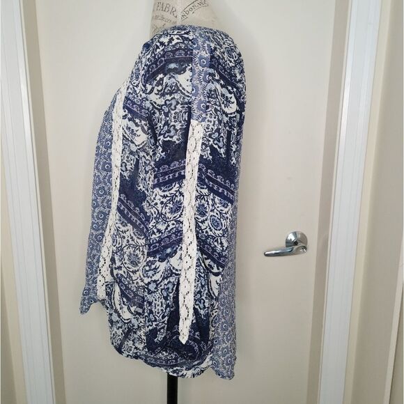 Vintage Contrast Print Crochet Blouse - Picture 2 of 10